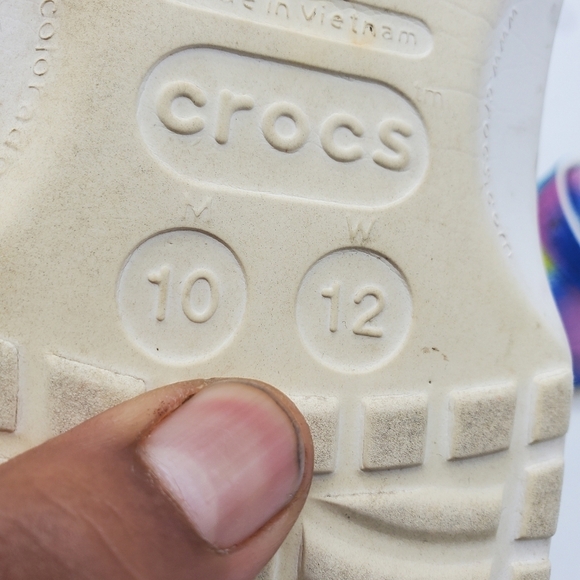 CROCS SHOES Men 10 Women 12 CLASSIC SPRAY DYE CLOGs - Picture 3 of 9